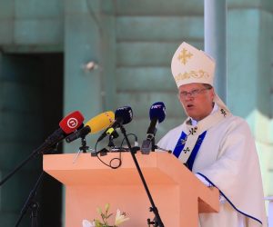 15.08.2021., Osijek, Aljmas - Na Veliku Gospu Svetiste Gospe od Utocista pohodio je veliki broj hodocasnika. Svecanu svetu misu predvodio je Mons. Dr. Djuro Hranic. 
Photo: Dubravka Petric/PIXSELL