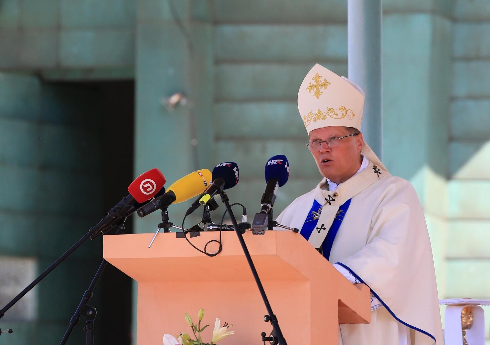 15.08.2021., Osijek, Aljmas - Na Veliku Gospu Svetiste Gospe od Utocista pohodio je veliki broj hodocasnika. Svecanu svetu misu predvodio je Mons. Dr. Djuro Hranic. 
Photo: Dubravka Petric/PIXSELL