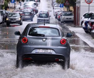 27.08.2021., Split - Obilna kisa tijekom poslijepodneva splicanima donijela probleme.
Photo: Ivo Cagalj/PIXSELL