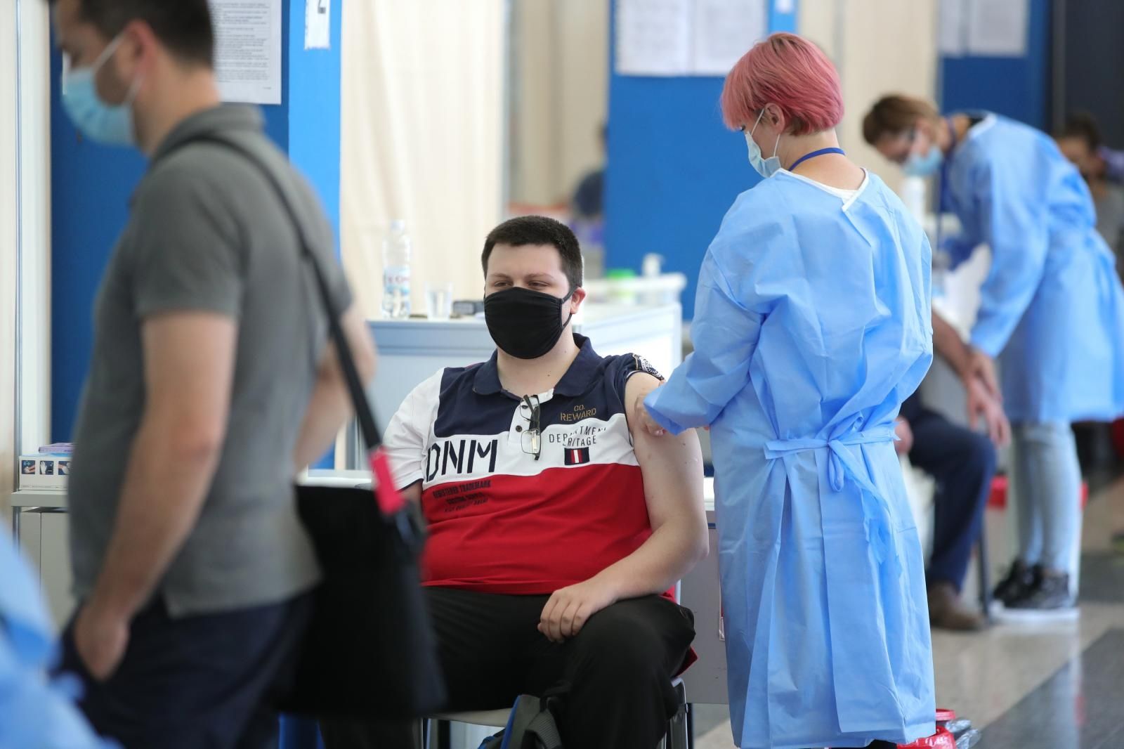 30.06.2021., Zagreb - Dom sportova. Hrvatski zavod za javno zdravstvo i Medicinski fakultet Sveucilista u Zagrebu organizirali su cijepljenje bez narucivanja iskljucivo prvom dozom cjepiva Comirnaty, Pfizer - BioNTech. Photo: Sanjin Strukic/PIXSELL