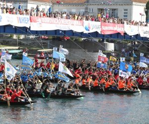 08.08.2020., Metkovic - 23. Maraton ladja na Neretvi, ove godine se odrzava uz posebne epidemioloske mjere. Sudionici utrke tradicionalnim drvenim camcima (ladjama) spustaju se niz rijeku Neretvu, od Metkovica do Ploca 22,5 kilometara. 
Photo: Ivo Cagalj/PIXSELL