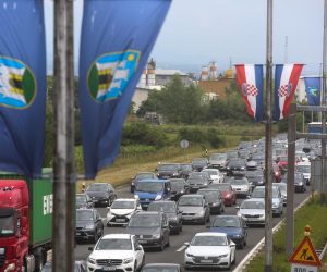 17.07.2021., Zagreb - Pojacan promet prema moru na naplatnim kucicama Lucko.
Photo: Zeljko Hladika/PIXSELL