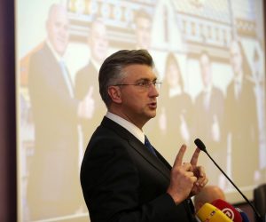 09.03.2020., Rijeka -  Na predizbornom unutarstranackom skupu HDZ-a odrzanom u dvorani Euroherca clanovima u Rijeci predstavili su se Andrej Plenkovic, Branko Bacic, Oleg Butkovic, Tomo Medved i Ivan Anusic
Photo:Goran Kovacic/PIXSELL