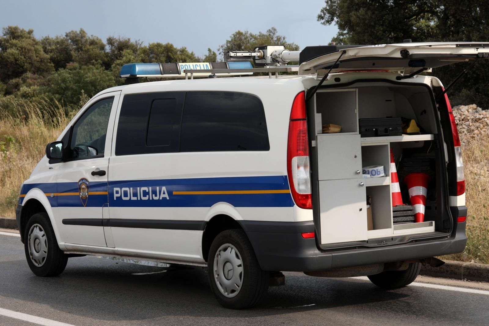 16.07.2021., Njivice - Dva motora sudarila su se na jadranskoj magistrali u Njivicama. Jedan motociklista prebacen je u sibensku bolnicu. Promet se odvija jednim trakom zbog ocevida.
Photo: Dusko Jaramaz/PIXSELL