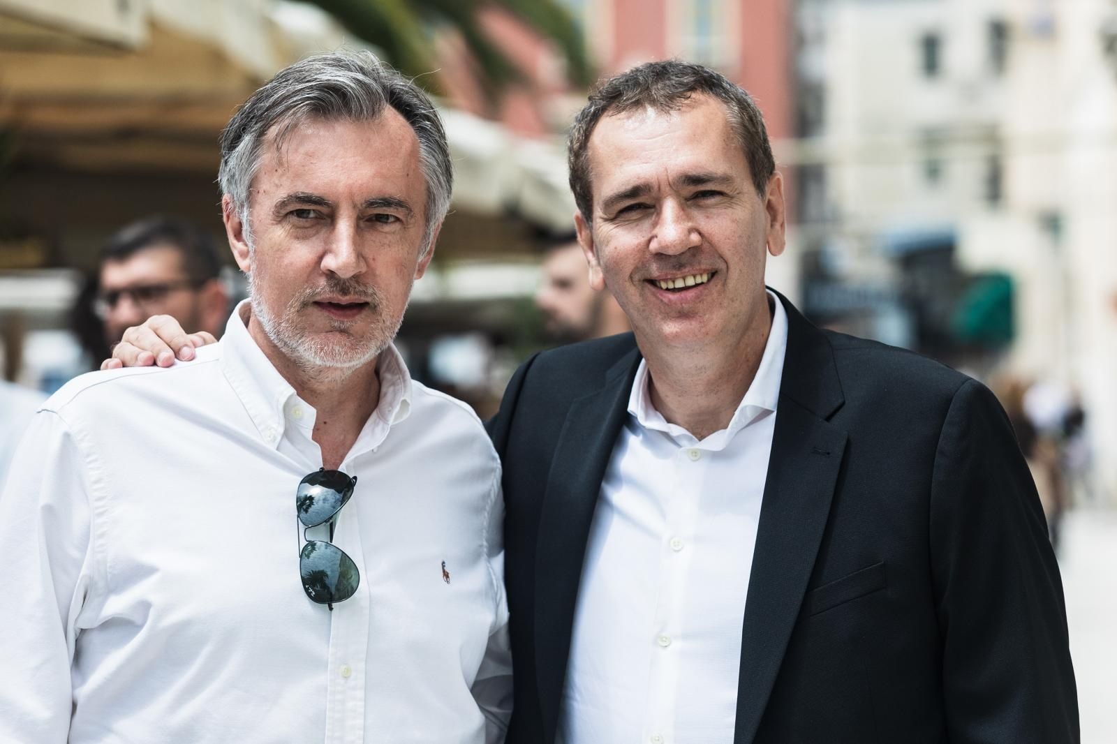 06.06.2020., Split - Miroslav Skoro u drustvu Roberta Pauletica, Hrvoja Zekanovica i clanova stranke Domovinski pokret prosetao je Marmontovom ulicom i Rivom gdje su stali na kavu i druzenje s gradanima Splita.
Photo: Milan Sabic/PIXSELL