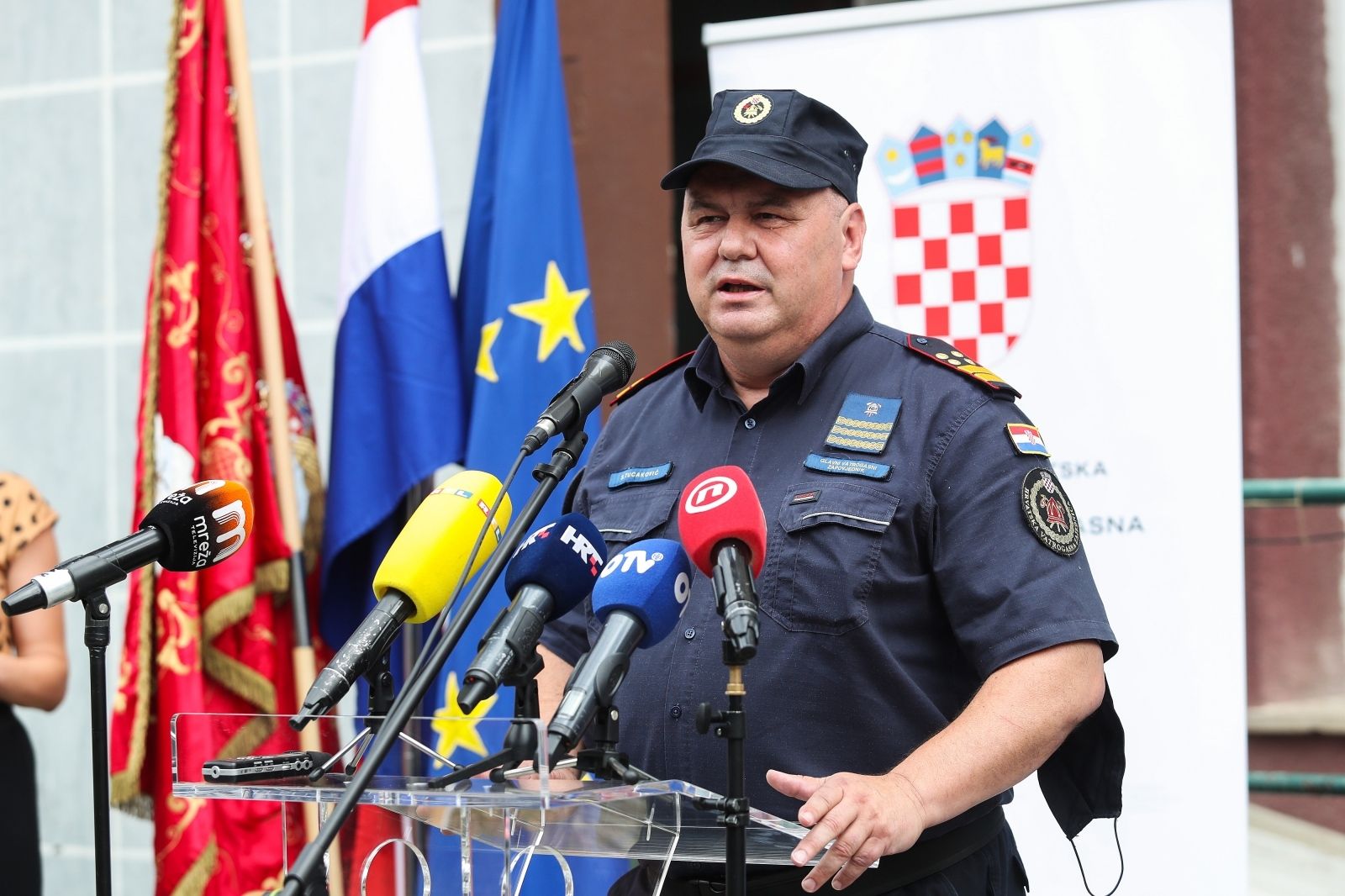 02.08.2021., Zagreb - Svecana primopredaja 15 vatrogasnih vozila u Drzavnoj vatrogasnoj skoli Hrvatske vatrogasne zajednice. Vatrogasna vozila nabavljena su temeljem Ugovora o provedbi aktivnosti opremanja i osposobljavanja vatrogasnih zajednica za 2019. zakljucenog izmedju Ministarstva poljoprivrede i HVZ-a, te Programa opremanja i osposobljavanja vatrogasnih zajednica za 2019. HVZ iz sredstava naknade za opcekorisne funkcije suma nabavlja za vatrogasne organizacije ukupno 75 kombiniranih i 58 Pick-up vozila. Slavko Tucakovic. 
Photo: Luka Stanzl/PIXSELL