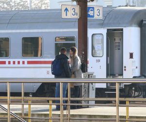 23.12.2020., Zagreb - Zbog uvodjenja propusnica kroz zupanije Glavni kolodvor ima puno manje putnika nego inace. Photo: Matija Habljak/PIXSELL
