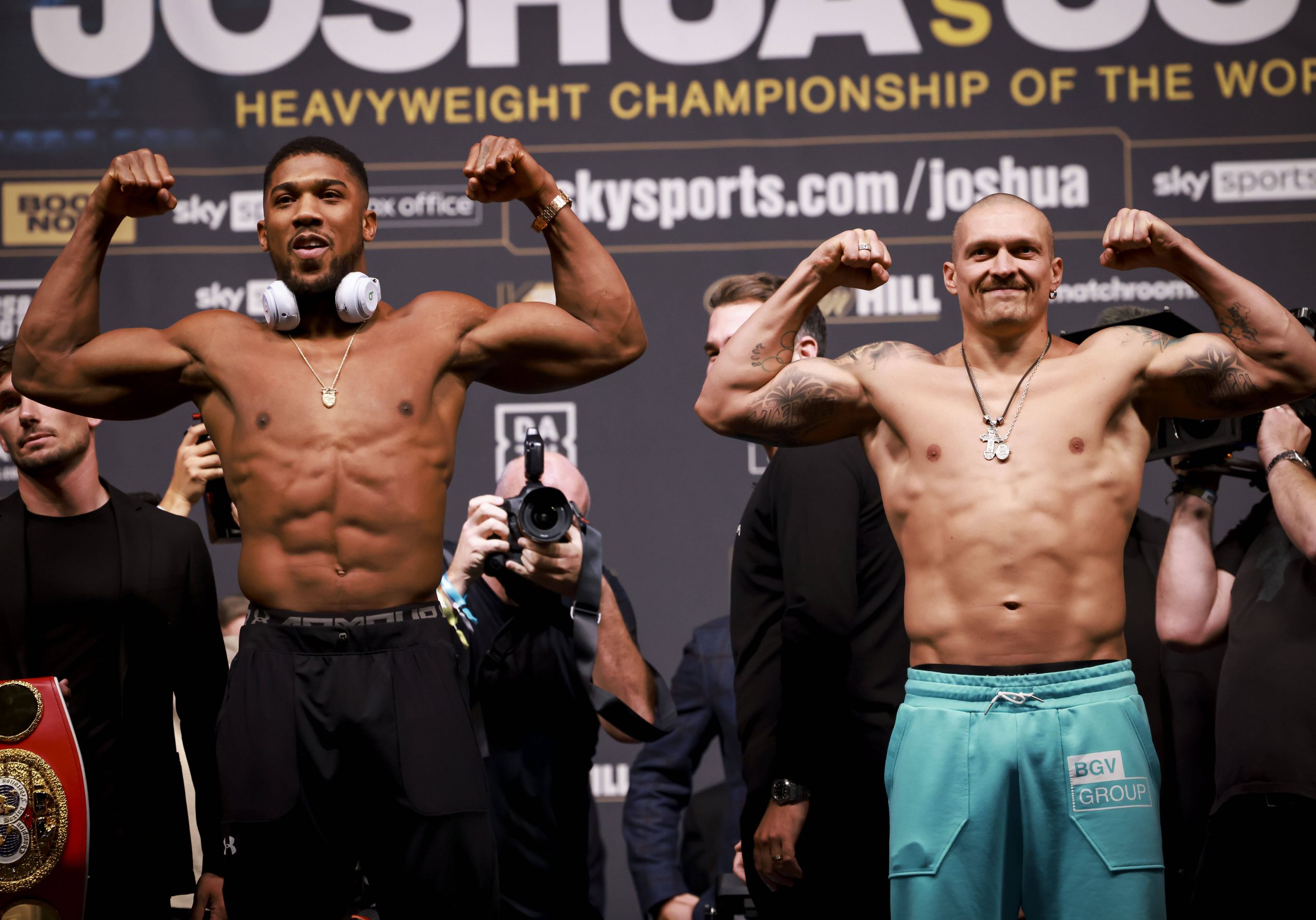 Mandatory Credit: Photo by Simon Dael/Shutterstock 12462664ac Anthony Joshua and Oleksandr Usyk at the weigh in ahead of their fight Anthony Joshua vs. Oleksandr Usyk Weigh-In, Boxing, The O2 Arena, London, UK - 24 Sep 2021 Anthony Joshua vs. Oleksandr Usyk Weigh-In, Boxing, The O2 Arena, London, UK - 24 Sep 2021 PUBLICATIONxINxGERxSUIxAUTXHUNxGRExMLTxCYPxROMxBULxUAExKSAxONLY Copyright: xSimonxDael/Shutterstockx 12462664ac
