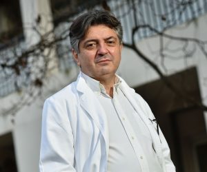 23.12.2020., Zagreb - dr Goran Tešović, specijalist infektologije i pedijatrijske infektologije u Klinici za infektivne bolesti “Dr Fran Mihaljević” u Zagrebu.

Foto: Saša Zinaja/NFoto