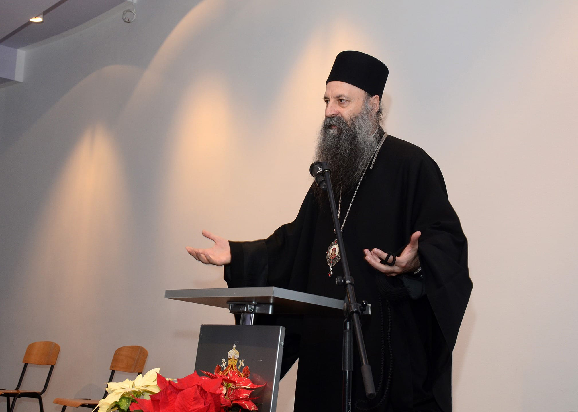 Zagreb, 25.8.2021.- Patrijarh Srpske pravoslavne crkve (SPC) Porfirije osobnom æe donacijom u novoj akademskoj godini putem fonda "Vladimir Matijeviæ" Srpskog drutva Privrednik kolovati desetoro odliènih studenata iz razlièitih krajeva Hrvatske, priopæeno je u srijedu iz tog drutva. 
foto HINA/ Privrednik/ ua