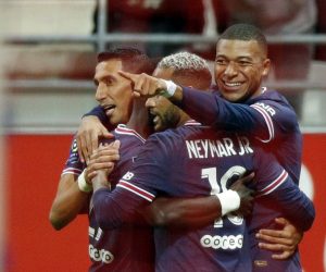 epa09436076 Paris Saint-Germain's Kylian Mbappe (R) celebrates with teammates after scoring the 2-0 lead during the French Ligue 1 soccer match between Stade Reims and Paris Saint-Germain (PSG) at Stade Auguste-Delaune II in Reims, France, 29 August 2021.  EPA/YOAN VALAT