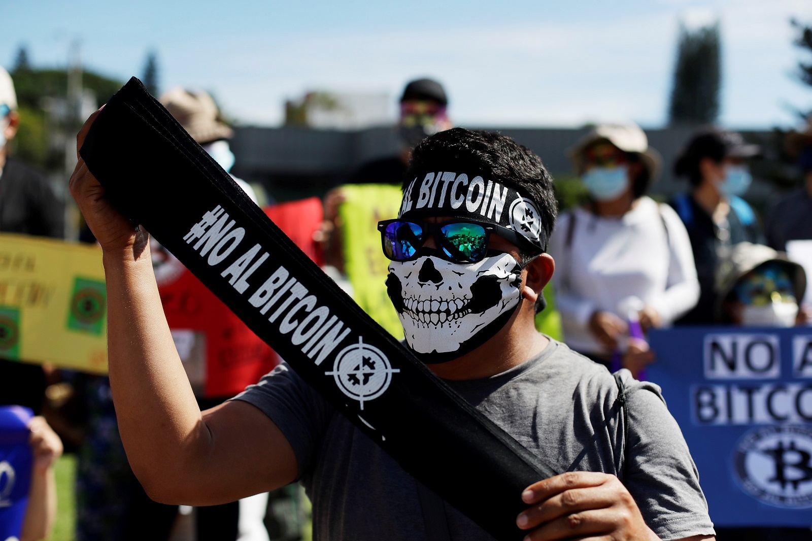 epa09454021 Citizens protest against the use of bitcoin as a form of payment, in San Salvador, El Salvador, 07 September 2021. Hundreds of Salvadorans took to the main streets of San Salvador on 07 September to demonstrate against the use of bitcoin as a form of payment, after the entry into force of a law that allows the circulation of cryptocurrency together with the US dollar as of today. Economic agents, according to the legislation endorsed by the ruling party in the Legislative Assembly, are obliged to accept cryptocurrency and all prices of products and services must be expressed in dollars and bitcoin.  EPA/Rodrigo Sura
