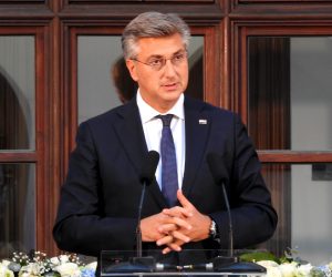 Varaždin, 08.09.2021. - Vlada će kao i dosad biti uz Varaždinsku županiju i uz sjever Hrvatske, za našu dobrobit i za naš razvoj, naglasio je premijer Andrej Plenković u Varaždinu na svečanoj sjednici Županijske skupštine, kojom je u srijedu obilježen Dan Varaždinske županije, blagdan Male Gospe. Na fotografiji Andrej Plenković.
foto HINA/ Siniša KALAJDŽIJA/ ml