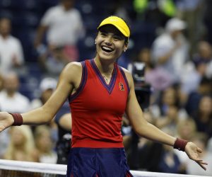 epa09458948 Emma Raducanu of Great Britain reacts after defeating Maria Sakkari of Greece during their semifinals round match on the eleventh day of the US Open Tennis Championships at the USTA National Tennis Center in Flushing Meadows, New York, USA, 09 September 2021. The US Open runs from 30 August through 12 September.  EPA/JUSTIN LANE