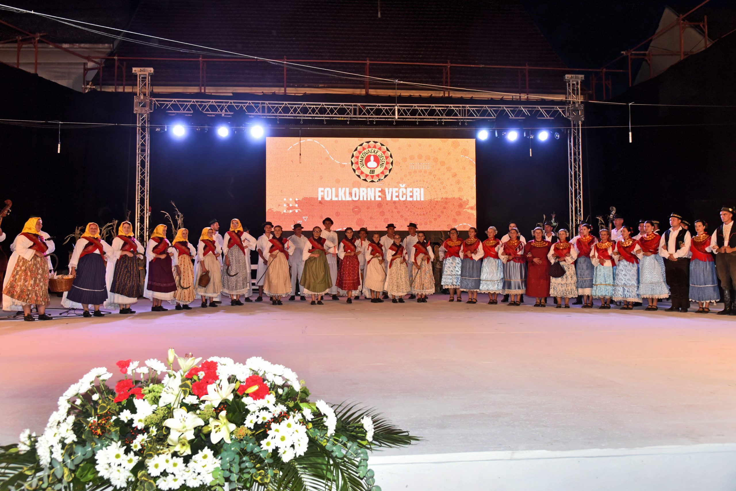 Vinkovci, 10.09.2021. - 56. Vinkovačke jeseni počele otvorenjem folklornih večeri i nastupom prvih KUD-ova. Na fotografiji KUD Slavko Janković, Šiškovci.
foto HINA/ ml