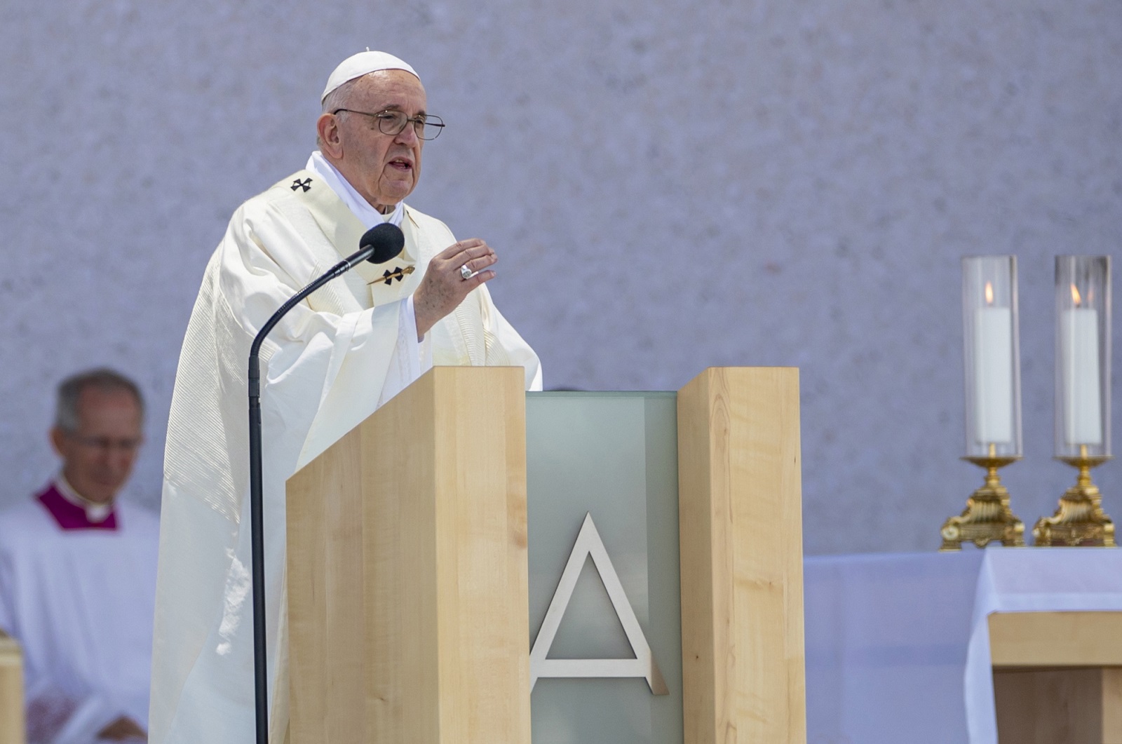 epa09469158 Pope Francis leads Holy Mass on the esplanade of the National Shrine in Sastin, Slovakia, 15 September 2021. The pontiff is on an apostolic journey to Slovakia from 12 to 15 September, under the official motto: 'With Mary and Joseph on the way to Jesus'.  EPA/MARTIN DIVISEK