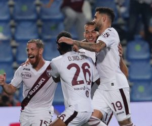 epa09474073 Torino's Marko Pjaca jubilates with his teammates after scoring a goal during the Italian Serie A soccer match US Sassuolo vs  Torino FC at Mapei Stadium in Reggio Emilia, Italy, 17 September 2021.  EPA/ELISABETTA BARACCHI