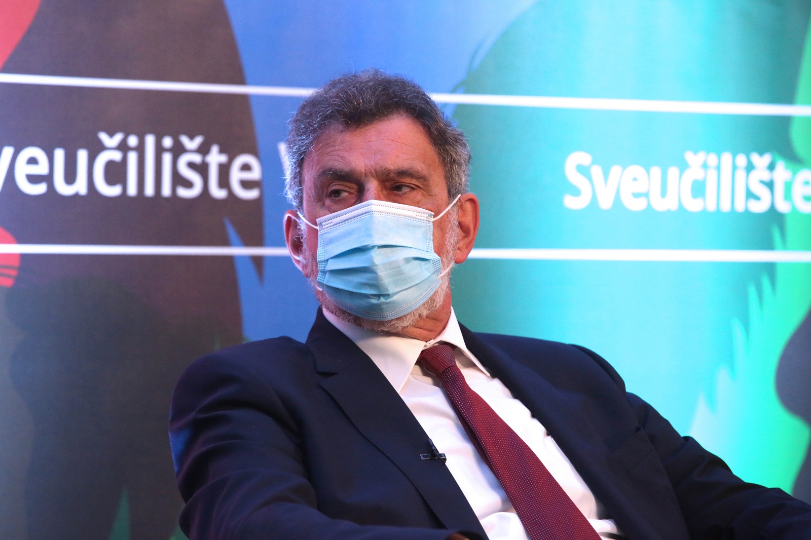 Zagreb, 20.09.2021. -  Na Sveuèilitu Vern odran je okrugli stol na temu Vraæaju li se studenti na fakultete?, na kojem æe kao glavni gost sudjelovati Radovan Fuchs, ministar znanosti i obrazovanja Republike Hrvatske. Sudsjelovali su Mihovil Miokoviæ, Vlatko Cvrtila, Radovan Fucks (na fotografiji), Ivana Paviæ imetin i Mirko Planiniæ. foto HINA /Zvonimir KUHTIÆ/ kuzo