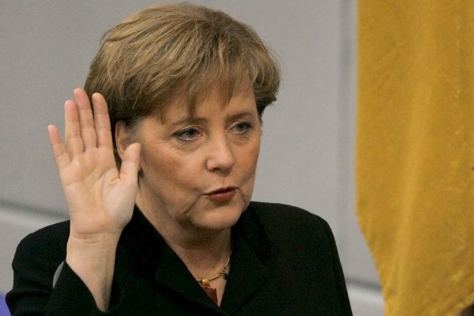 epa09477888 (FILE) - New German Chancellor Angela Merkel (L) takes the official oath of office to President of the Bundestag, Norbert Lammert, in Berlin, Germany, 22 November 2005 (re-issued 20 September 2021). Germany will hold general elections on 26 September 2021.  EPA/Peer Grimm GERMANY OUT *** Local Caption *** 00580356