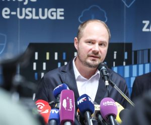 Zagreb, 21.09.2021. - Konferencija za medije gradonačelnika Grada Zagreba Tomislava Tomaševića sa suradnicima. Na fotografiji Luka Korlaet.
foto HINA/ Admir BULJUBAŠIĆ/ abu