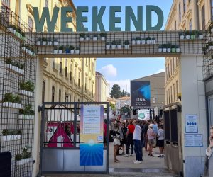 Rovinj, 24.9.2021.- Pod sloganom "#ivio ivot" u prostoru stare Tvornice duhana u Rovinju zapoèeo je ovogodinji 14. Weekend Media festival koji je nakon jednogodinje stanke zbog pandemije, ponovno okupio vodeæe domaæe i svjetske struènjake iz podruèja komunikacija i medija.  
foto HINA/ Daniel SPONZA/ ua