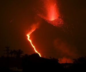 epa09490821 The Cumbre Vieja volcano erupts in La Palma island, Canary Islands, Spain, 27 September 2021. The Cumbre Vieja volcano began to erupt in the Montana Rajada mountains in the municipality of El Paso on 19 September. The area had registered hundreds of small earthquakes along the week as magma pressed the subsoil on its way out, urging the regional authorities to evacuate locals before the eruption took place.  EPA/ANGEL MEDINA