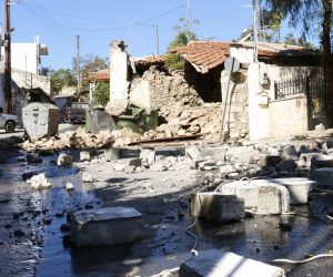 epaselect epa09491054 Aftermath of an earthquake in Arkalochori, eastern Crete, Greece, 27 September 2021. At least one person died and nine were injured when a 5.8 earthquake hit Greece's largest island at around 09:15 am local time.  EPA/NIKOS CHALKIADAKIS