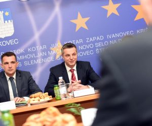 01.02.2017., Cakovec - Rumunjski veleposlanik Constantin Mihail Grigorie u posjetu Gradskoj upravi. Stjepan Kovac i Matija Posavec.
Photo: Vjeran Zganec Rogulja/PIXSELL