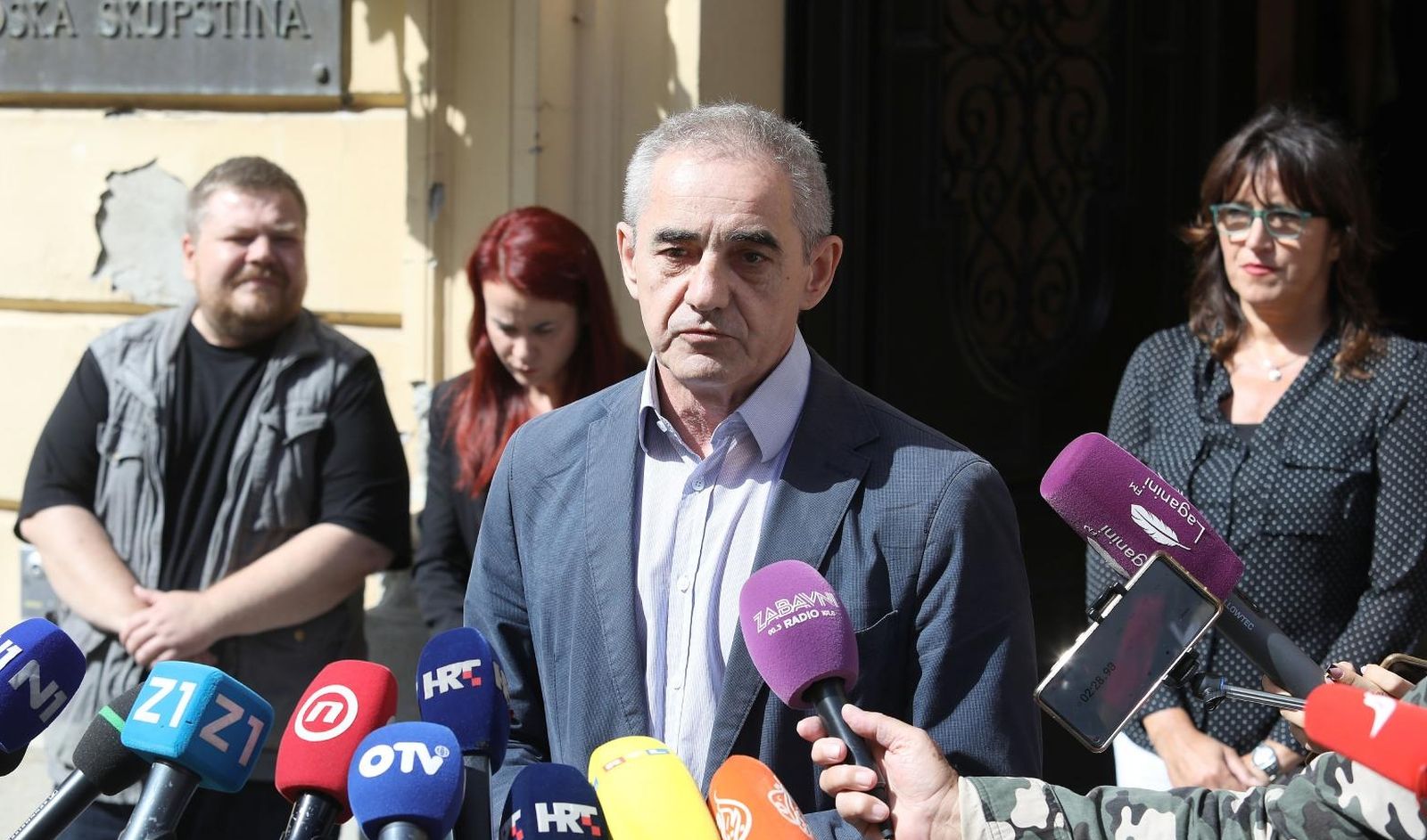 02.09.2021., Zagreb - Na konferenciji za medije odrzanoj ispred zgrade Gradske skupstine Grada Zagreba o temi Gradjanskog odgoja i obrazovanja u skolama u gradu Zagrebu govoriti su Ivan Racan i Tanja Djakovic u ime SDP-a, te Marina Ivandic i Damir Bakic u ime Mozemo! i Zagreb je NAS.
Photo: Patrik Macek/PIXSELL