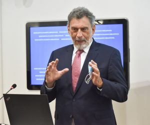 03.09.2021., Zagreb - U Ministarstvu znanosti i obrazovanja odrzano je svecano urucivanje Sporazuma o Inicijativi za Hrvatski oblak za otvorenu znanost (HR-OOZ). Sporazume su urucili  prof. dr. sc. Radovan Fuchs, ministar znanosti i obrazovanja i Ivan Marc, ravnatelj Sveucilisnog racunskog centra (Srca) koji su se tom prilikom obratilii potpisnicima Inicijative.
Photo: Davorin Visnjic/PIXSELL