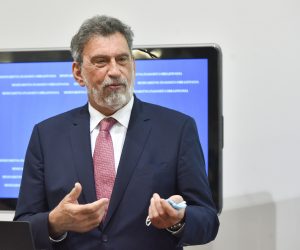 03.09.2021., Zagreb - U Ministarstvu znanosti i obrazovanja odrzano je svecano urucivanje Sporazuma o Inicijativi za Hrvatski oblak za otvorenu znanost (HR-OOZ). Sporazume su urucili  prof. dr. sc. Radovan Fuchs, ministar znanosti i obrazovanja i Ivan Marc, ravnatelj Sveucilisnog racunskog centra (Srca) koji su se tom prilikom obratilii potpisnicima Inicijative.
Photo: Davorin Visnjic/PIXSELL