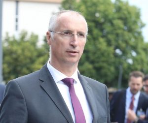05.08.2021., Knin - Svecani program i povodom Dana pobjede i Domovinske Zahvalnosti te Dana hrvatskih branitelja. polaganje vijenaca kod spomenika hrvatske pobjede Oluja 95, na Trgu dr. Ante Starcevica. Ivica Puljak. Photo: Dusko Jaramaz/PIXSELL