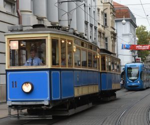 05.09.2015., Zagreb - Na zagrebackom Trgu bana Jelacica u povodu 124. obljetnice svog postojanja Zagrebacki elektricni tramvaj pokazao je gradjanima stare tramvaje i predstavio najstarije vozace, te omogucio svima da se provozaju kao nekad.
Photo: Davor Visnjic/PIXSELL
