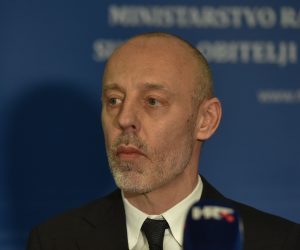 06.04.2021., Zagreb -  Antun Ilijas, predsjednik Hrvatske komore socijalnih radnika dao je izjavu medijima nakon sastanka u Ministarstvu rada i mirovinskoga sustava, obitelji i socijalne politike. Photo: Davorin Visnjic/PIXSELL