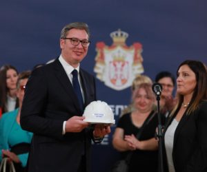 06, August, 2021, Belgrade - On the occasion of the Miners' Day, the President of Serbia, Aleksandar Vucic, organized a reception for women miners from various mines from the territory of Serbia. Aleksandra Vucic, Mila Simic. Photo: Milos Tesic/ATAImages

06, avgust, 2021, Beograd - Predsednik Srbije Aleksandar Vucic je, u Predsednistvu, povodom Dana rudara priredio prijem za zene rudare iz razlicitih rudnika sa teritorije Srbije. Photo: Milos Tesic/ATAImages