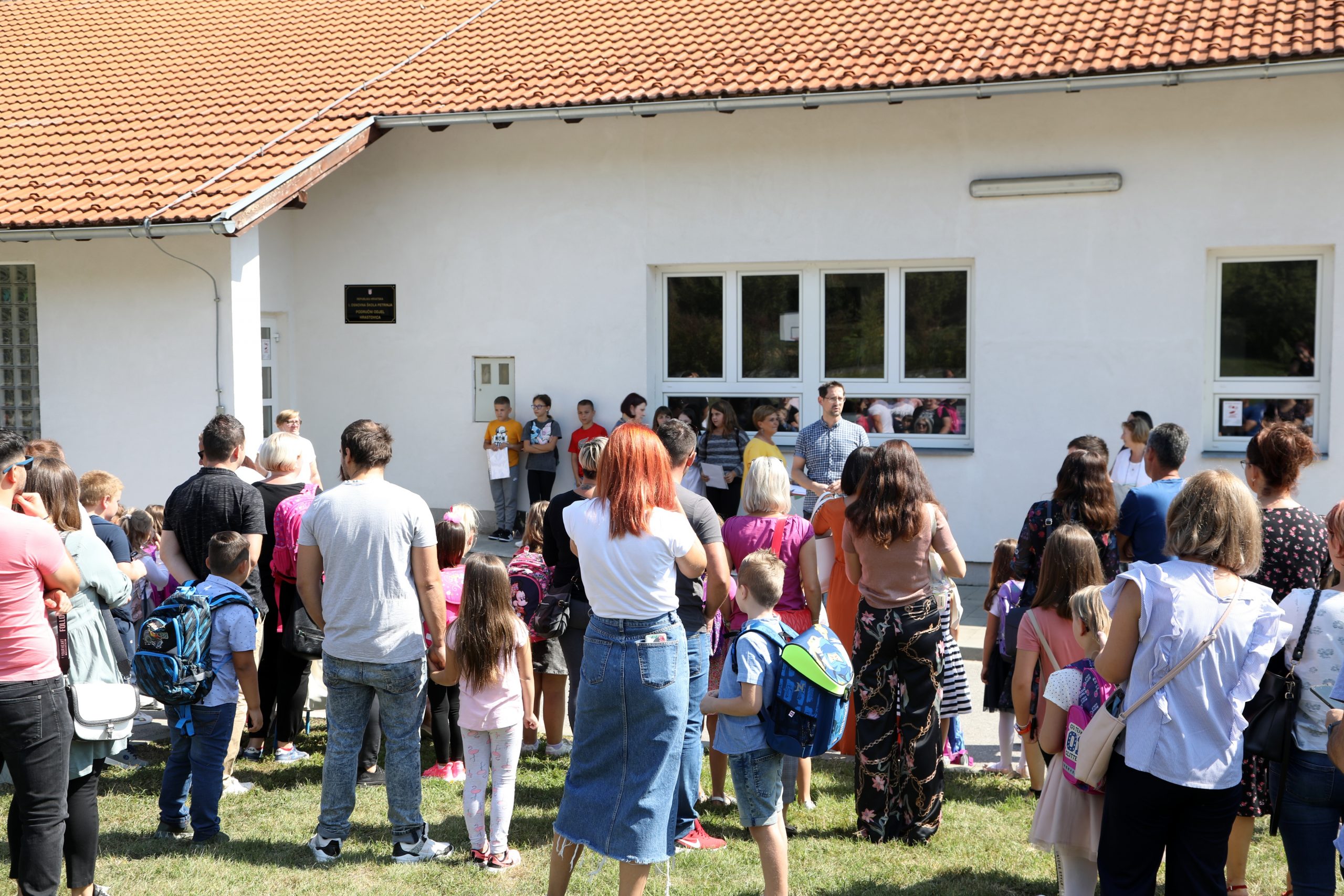 06.09.2021., Hrastovica, Petrinja - Podrucna skola petrinjske I. osnovne skole. Pocetak skolske godine, ucenici prvih i drugih razreda nastavu pohadjaju u Hrastovici do obnove njihovih skola stradalih u potresu. Photo: Edina Zuko/PIXSELL