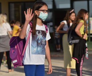 07.09.2020., Sibenik - Prvi je dan nove skolske godine u doba koronavirusa. O jednom od tri ponudjena nacina izvodjenja nastave odlucivat ce skola u dogovoru sa stozerom. 
Photo: Hrvoje Jelavic/PIXSELL