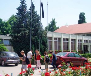 25.05.2009., Petrinja - Utopio se tinejdzer I. S. (14), ucenik osmog razreda. Kupao se na gradskom kupalistu na rijeci Kupi, plivao i potonuo. Na OS Dragutina Tadijanovica izvjesena je crna zastava.
Photo: Miroslav Santek/Vecernji list
