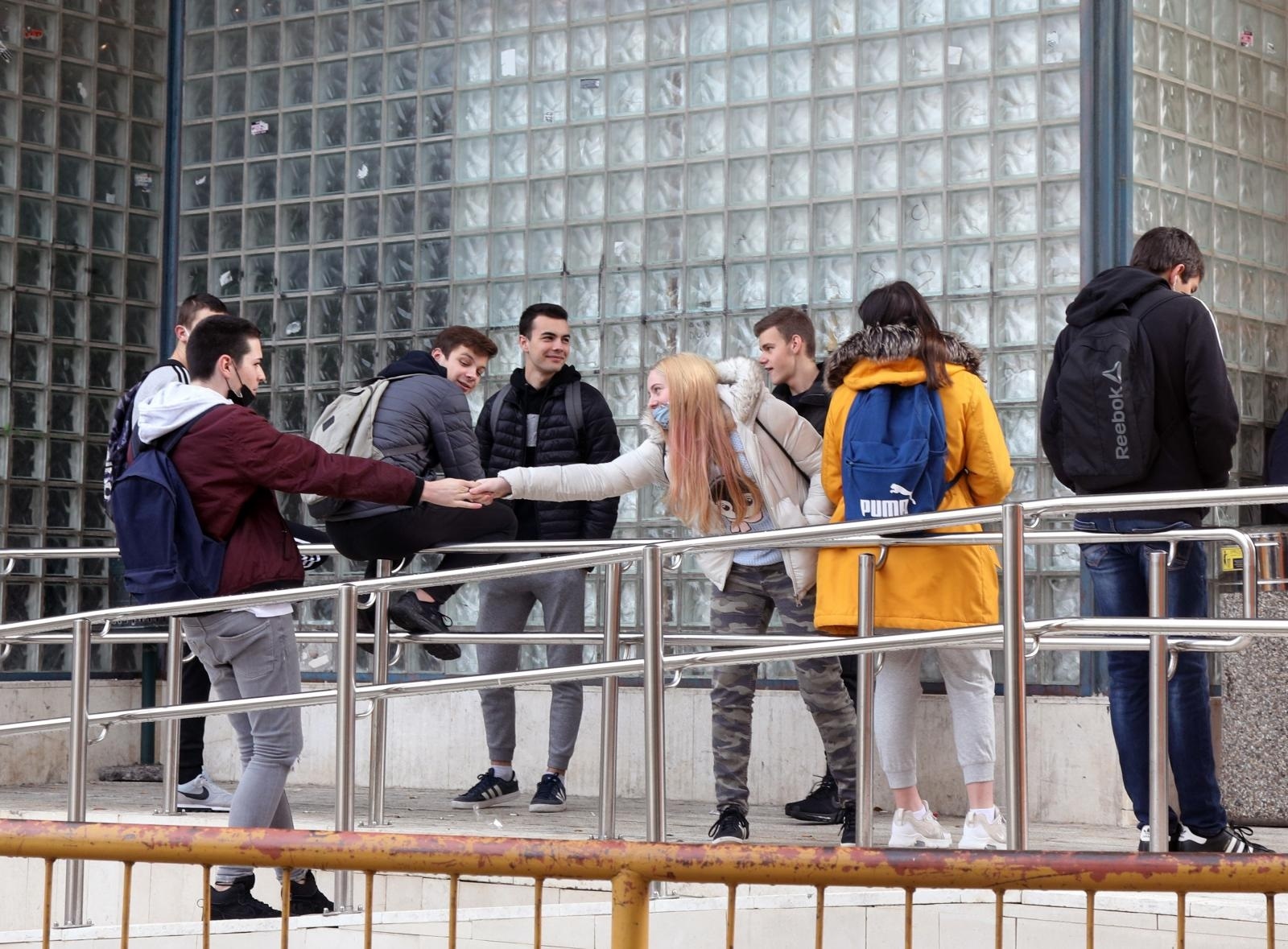 10.12.2020.,Sibenik-Odlukom stozera civilne zastite Sibensko-kninske zupanije nastava za srednjoskolce od ponedjeljka prelazi na online skolu, skolu na daljinu. 
Photo: Dusko Jaramaz/PIXSELL