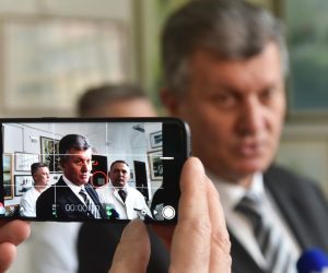 Gornja bistra: Ministar Kujundžić obišao Specijalnu bolnicu za kronične bolesti dječje dobi 11.02.2019., Gornja Bistra - Povodom obiljezavanja Svjetskog dana bolesnika, ministar zdravstva Milan Kujundzic u pratnji suradnika, posjetio je male bolesnike u Specijalnoj bolnici za kronicne bolesti djecje dobi - Gornja Bistra. Photo: Davorin Visnjic/PIXSELL