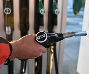 Nove oznake po EU standardima na benzinskim postajama 12.10.2018., Sibenik - Nove oznake po EU standardima na hrvatskim benzinskim postajama.
Photo: Hrvoje Jelavic/PIXSELL