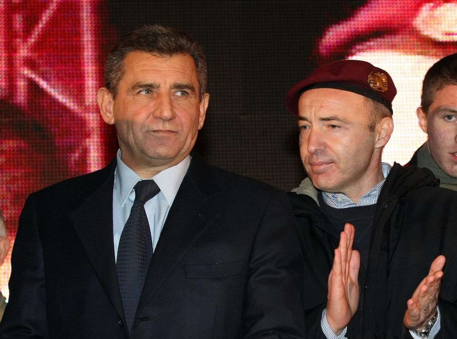 16.11.2012., Zagreb - Gradjani na Trgu bana Jelacica docekali generale Gotovinu i Markaca kako bi proslavili oslobadjajuce haske presude. Ante Gotovina, Damir Krsticevic, Ivan Cermak. 
Photo: Marko Prpic/PIXSELL