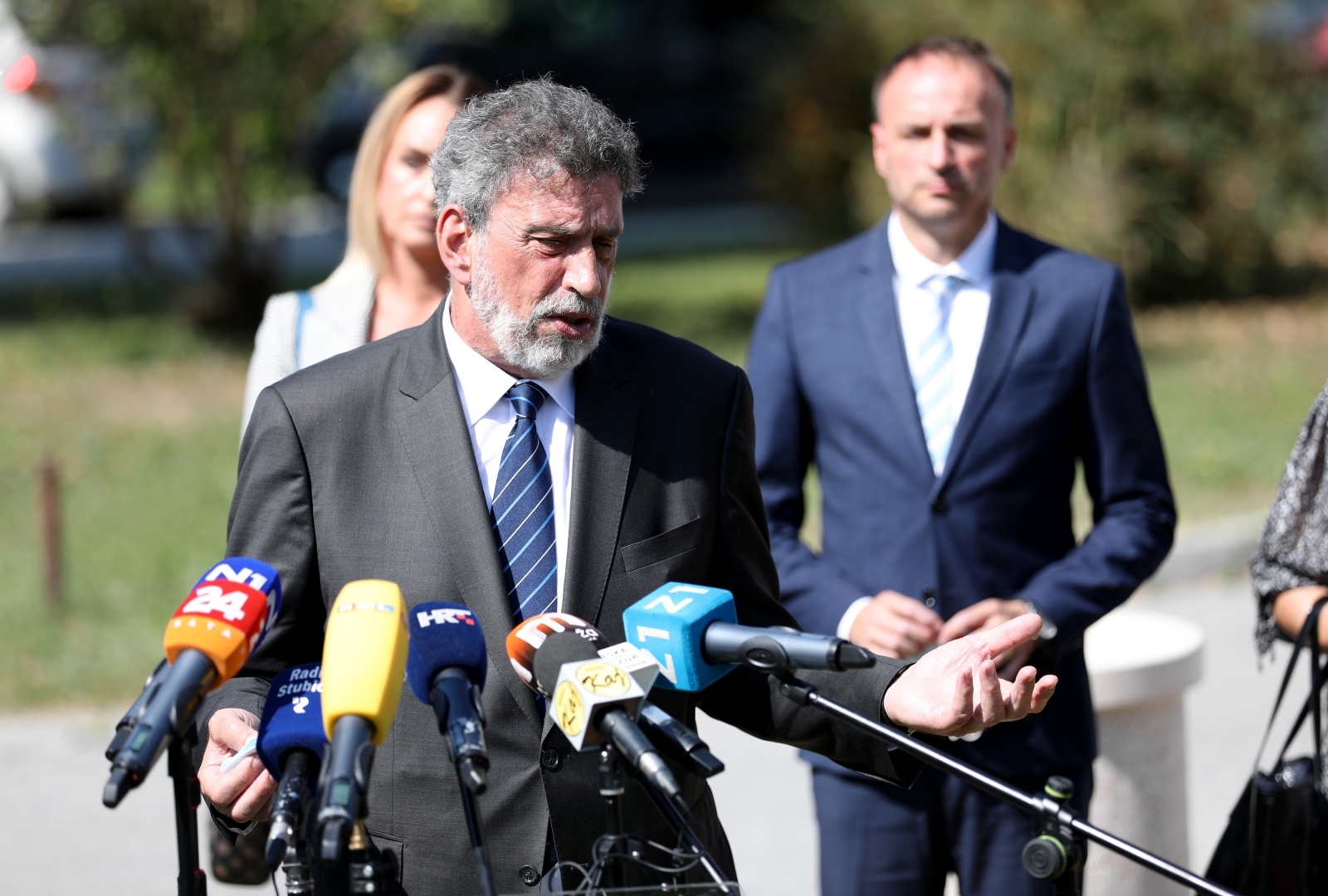 13.09.2021., Krapinske Toplice - Ministar Radovan Fuchs dosao je u Osnovnu Skolu Krapinske Toplice nakon incidenta zbog nenosenja zastitnih maski u skoli i postavljanja zastitara na ulaz u skolu. 

Photo: Marin Tironi/PIXSELL