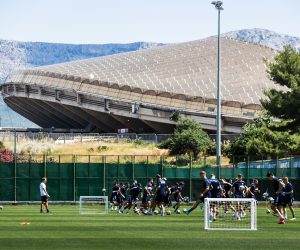 14.06.2021., Split - Nogometasi Hajduka u ponedjeljak su na Poljudu zapoceli pripreme za novu sezonu pod vodstvom trenera Jensa Gustafssona i njegovog strucnog stozera. Prvi trening zapoceo je u 11 sati na pomocnom igralistu stadiona Poljud buduci da su radovi na glavnom travnjaku jos uvijek u tijeku.
Photo: Milan Sabic/PIXSELL