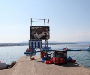 14.09.2021., Malinska - Mjesto na plazi Rupa na kojem je poginuo mladic dario Duda dok je prao zracne jastuke iz akvaparka..
Photo: Goran Kovacic/PIXSELL