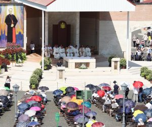 15.08.2021., Marija Bistrica - Procesija i sveta misa u hrvatskom nacionalnom svetistu Majke Bozje Bistricke u povodu obiljezavanja svetkovine Uznesenja Blazene Djevice Marije na nebo - Velika Gospa. 
Photo: Marko Prpic/PIXSELL