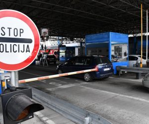 16.05.2021., Slavonski Brod - Guzve na ulazu u Hrvatsku na granicnom prijelazu s BiH u Slavonskom Brodu. 
Photo: Ivica Galovic/PIXSELL