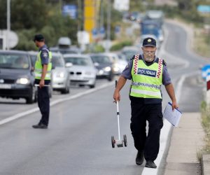 16.07.2021., Njivice - Dva motora sudarila su se na jadranskoj magistrali u Njivicama. Jedan motociklista prebacen je u sibensku bolnicu. Promet se odvija jednim trakom zbog ocevida.
Photo: Dusko Jaramaz/PIXSELL