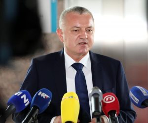 16.9.2021., Zagreb, Nacionalna sveucilisna knjiznica, sjednica vlade. Ministar Darko Horvat daje izjavu za medije.
Photo:Marin Tironi/PIXSELL