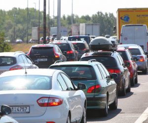 17.08.2013., Zagreb - Velika guzva na zagrebackoj obilaznici kod cvora Jankomir u smjeru mora i autoceste A1. 
Photo: Tomislav Miletic/PIXSELL